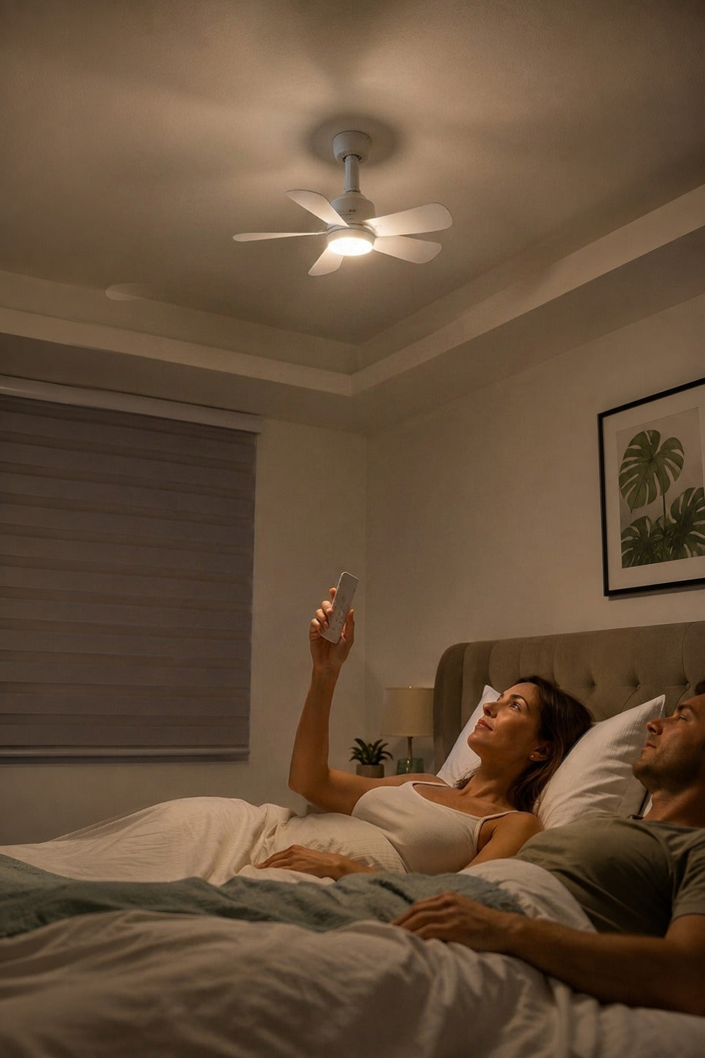 Foco ventilador con luz LED, cinco aspas y control remoto